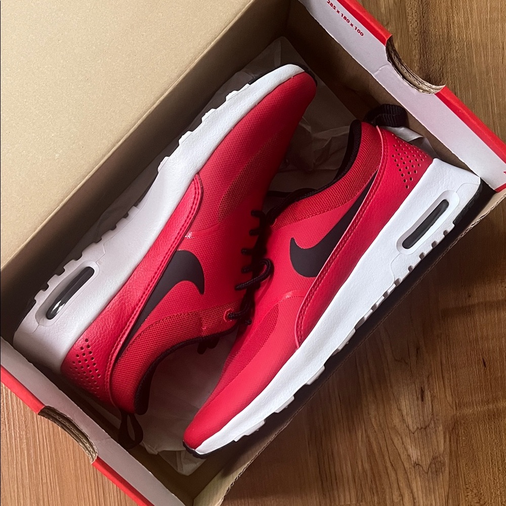Nike Women's Red and Black Sneakers